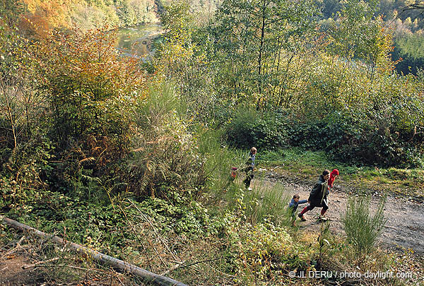 Famille en promenade -  family walking